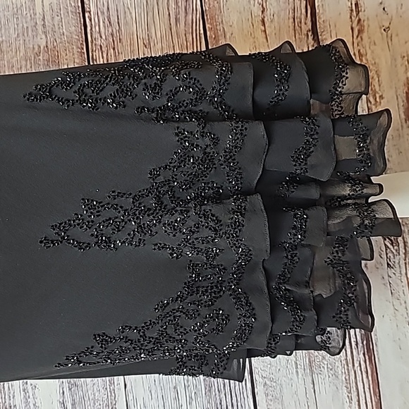 JONES NEW YORK SLEEVELESS BLACK LINED LAYERED BEADED COCKTAIL DRESS - Picture 3 of 13